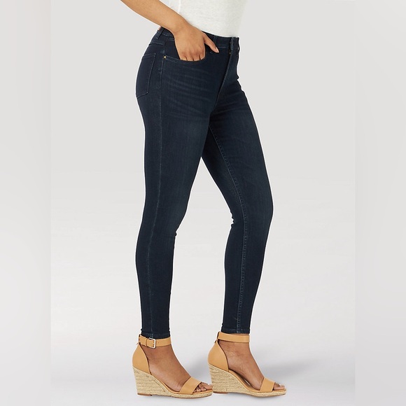 NWT Women’s Wrangler High Rise Unforgettable Skinny Jeans Size 24 - Picture 3 of 11